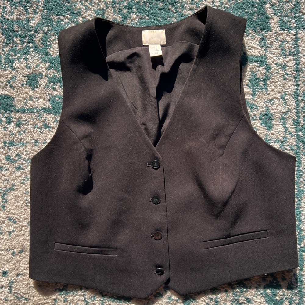 H&M Black Sleeveless Button Front Vest